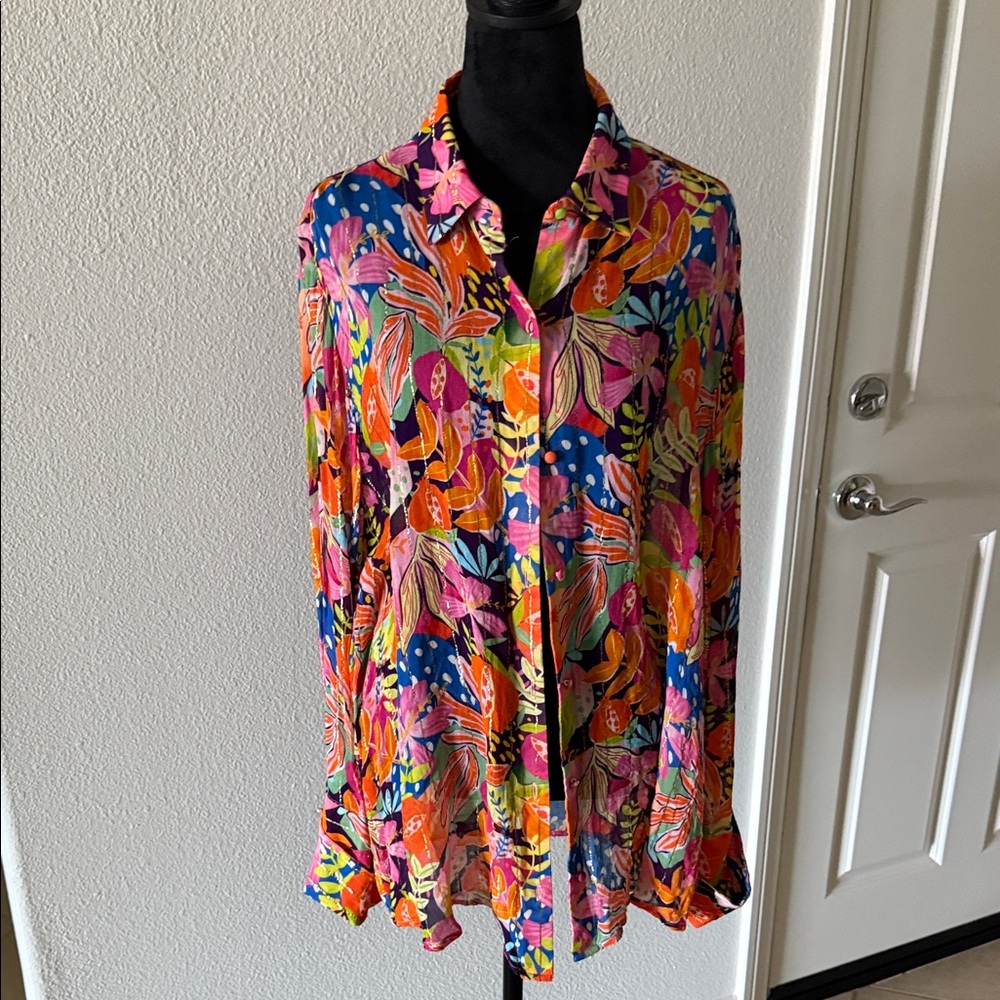 Colorful Floral Women's Blouse
Small little call out as showing in the photos